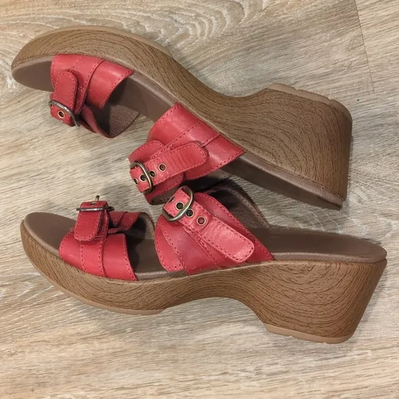 Dansko Women's Red Sandals size 40 Euro (10 US)