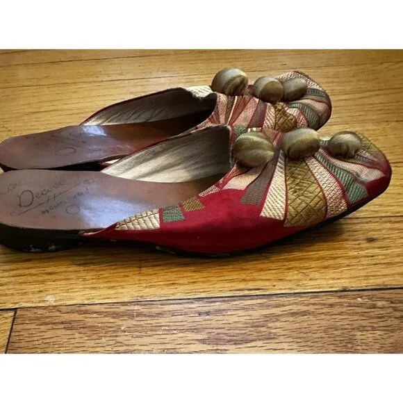Decoco By goody Goody Vintage slip on shoe Size 7 Silk Upper  Leathers