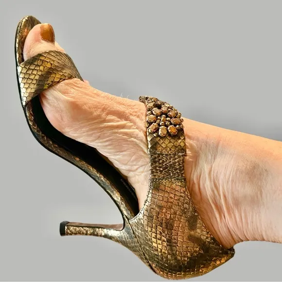 Designer Vera Wang bronze faux reptile heels/w box