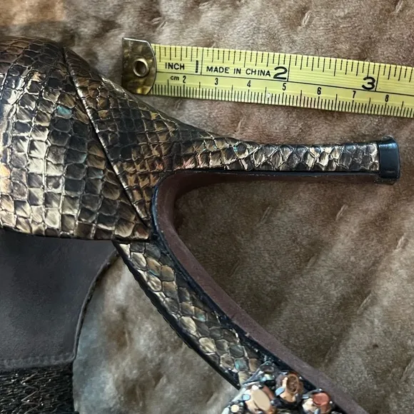 Designer Vera Wang bronze faux reptile heels/w box