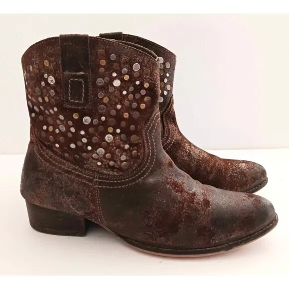 Diba True Flying Solo Ankle Boot Brown Distressed Leather Flat Round Studs Sz 8