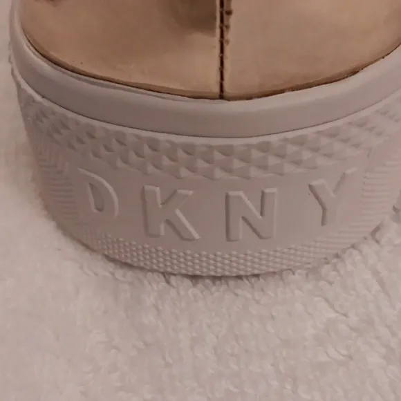 DKNY Jules Metallic slip on Sneaker (NWOT) Size 8.5