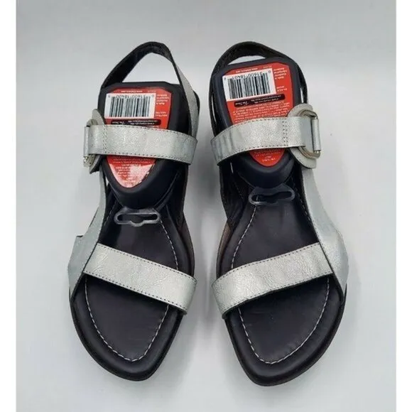DONALD J Pliner Cyra womens Silver Leather casual summer sandals Size 9.5M