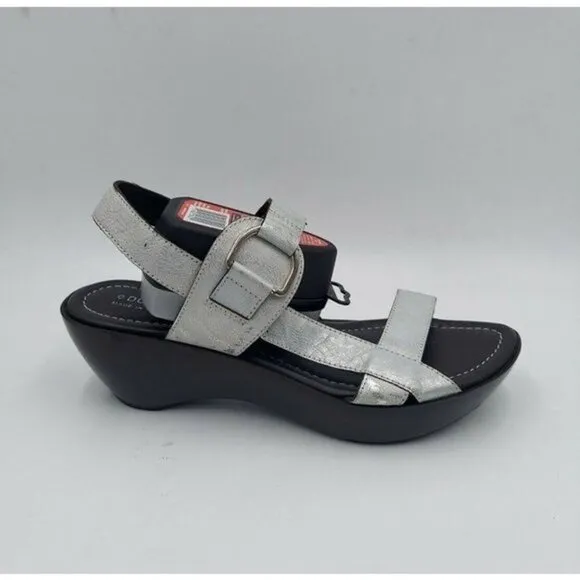 DONALD J Pliner Cyra womens Silver Leather casual summer sandals Size 9.5M