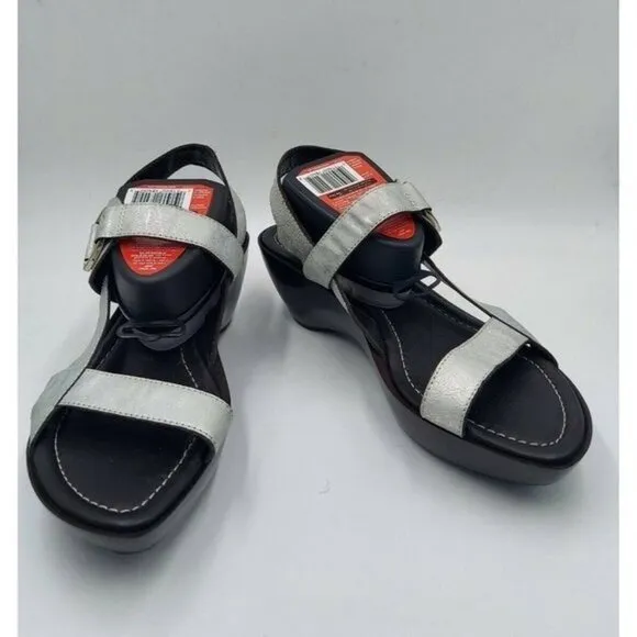 DONALD J Pliner Cyra womens Silver Leather casual summer sandals Size 9.5M