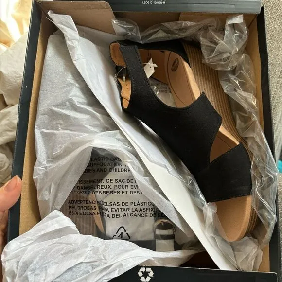 Dr. Scholl’s black Elia 10 Medium wedge sandals NWT