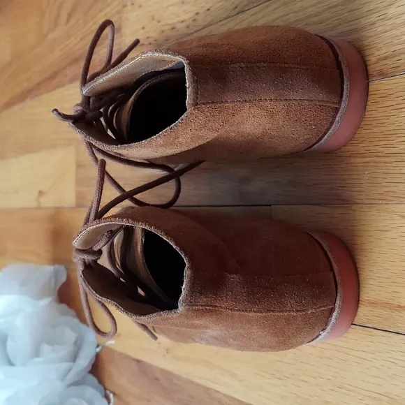 DV by Dolce Vita Brown Suede Loafer Chukka Shooties Size 6