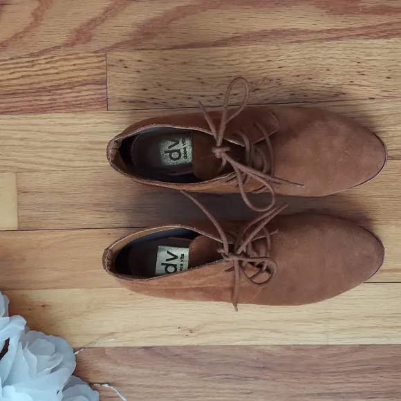 DV by Dolce Vita Brown Suede Loafer Chukka Shooties Size 6