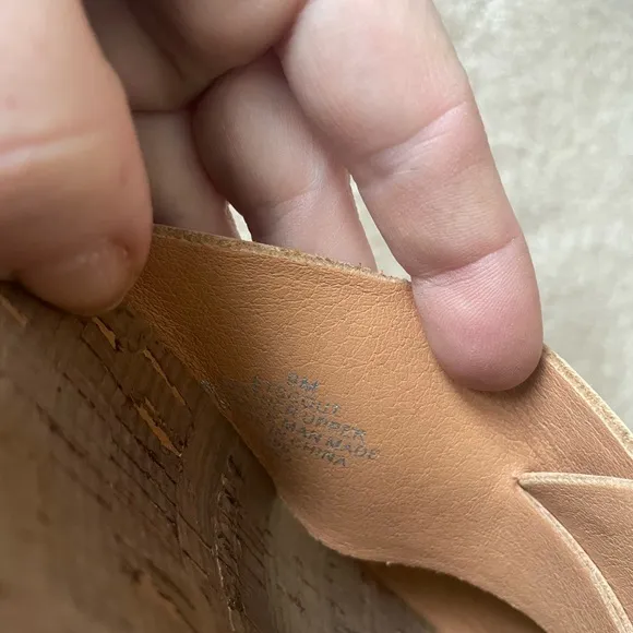 Earth brown leather wedge Sandals. Women size 9