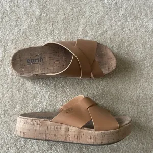 Earth brown leather wedge Sandals. Women size 9