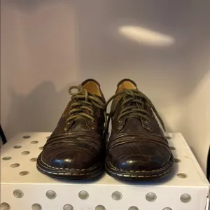 Earth new tag shoes. Size 6.