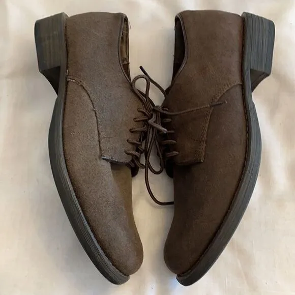 EASTLAND BROWN OILED SUEDE SHOES.  NEW