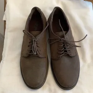 EASTLAND BROWN OILED SUEDE SHOES.  NEW