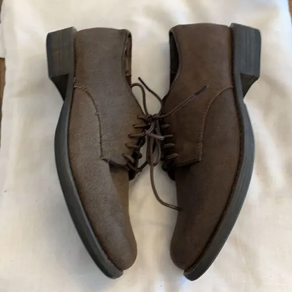EASTLAND BROWN OILED SUEDE SHOES.  NEW
