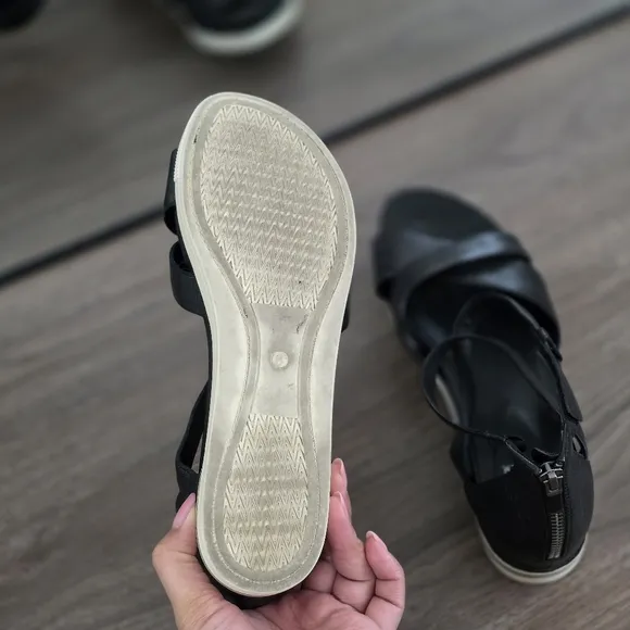 Eileen Fisher Sally Leather Comfort Black Sandals, Size 8