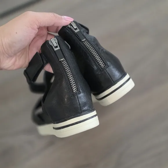 Eileen Fisher Sally Leather Comfort Black Sandals, Size 8
