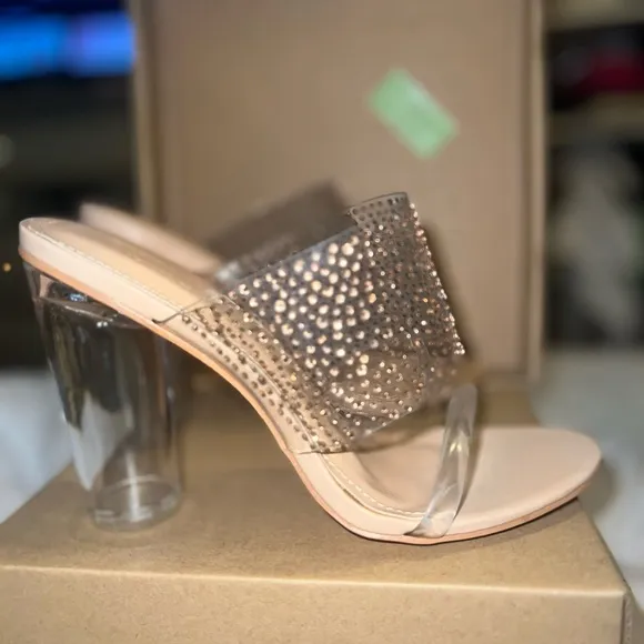 Elegant Tan Sandals with Rhinestone Strap
