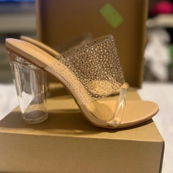 Elegant Tan Sandals with Rhinestone Strap