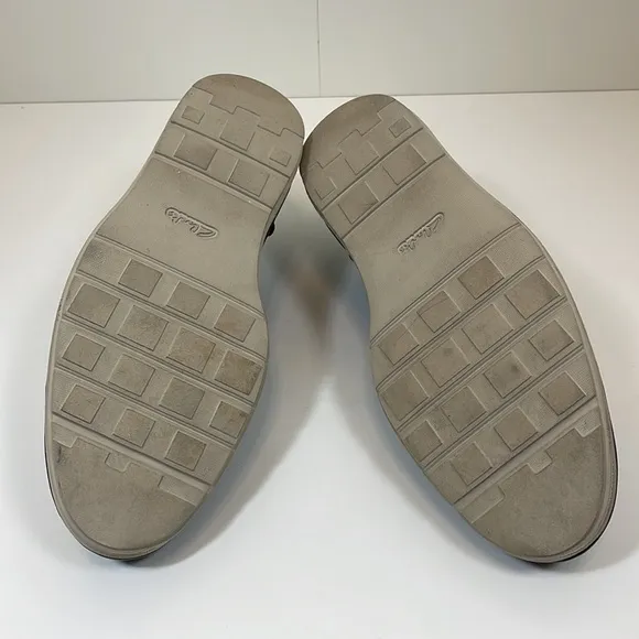 EUC Clark’s Fayeman Lace Dark Grey Suede Shoes Size 12M