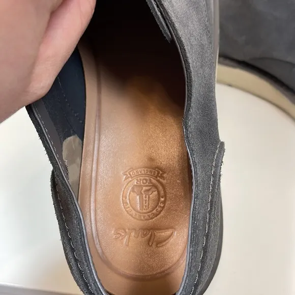 EUC Clark’s Fayeman Lace Dark Grey Suede Shoes Size 12M