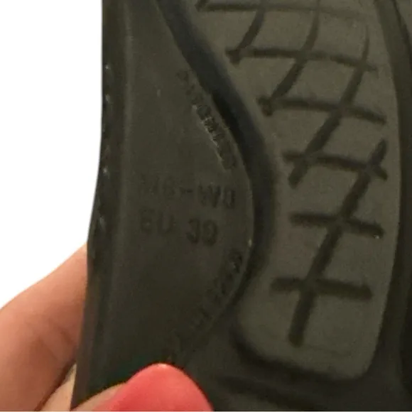 EUC - Oofos Ooahh Slide Sandal - Black Size  - US7
