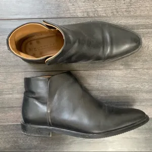 Everlane black leather ankle booties, neutral, minimalist gently worn boots