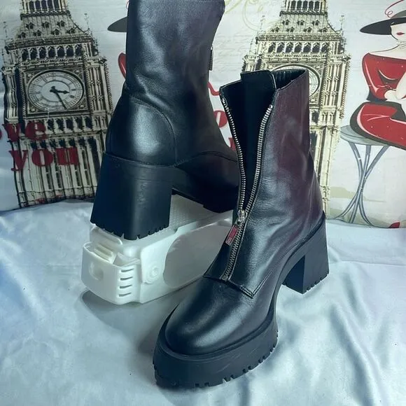 (F) Black leather ankle boots with serrated sole from Zara, size‎ 41/10 USA