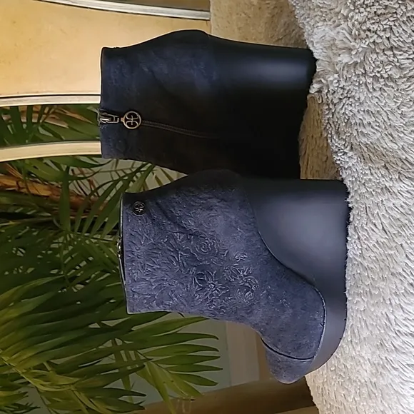 Fabi Leather Wedge Booties ❤️