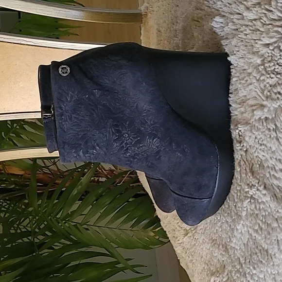 Fabi Leather Wedge Booties ❤️