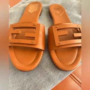 Fendi Women's Logo leather Slide Sandals