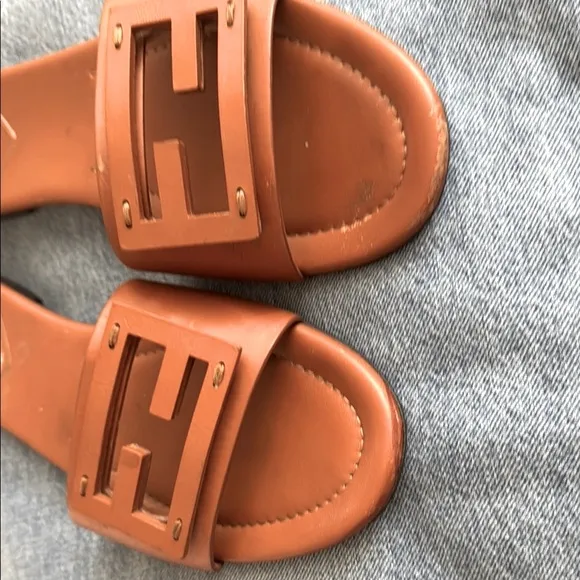 Fendi Women's Logo leather Slide Sandals