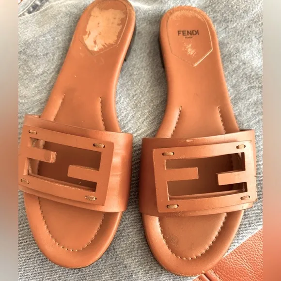 Fendi Women's Logo leather Slide Sandals