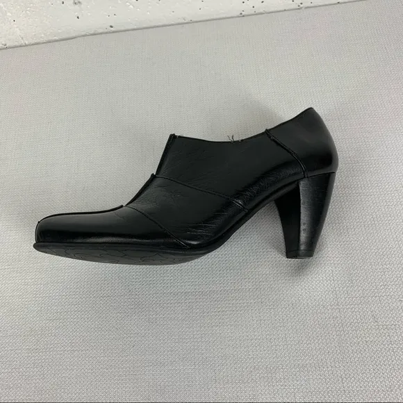 Fidgi size 36 Black Leather Ankle Boots with 2.5” Heel
