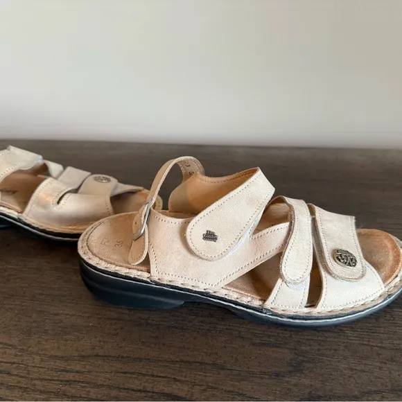 Finn Comfort Cream Leather Sandals w/Adjustable straps Gomera Soft Champagne