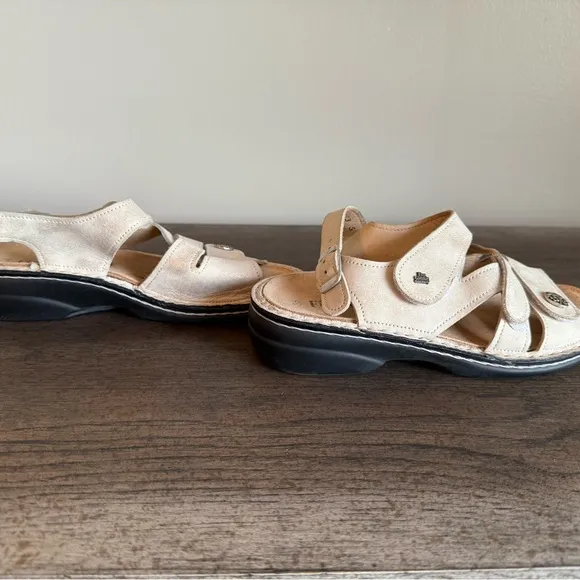 Finn Comfort Cream Leather Sandals w/Adjustable straps Gomera Soft Champagne