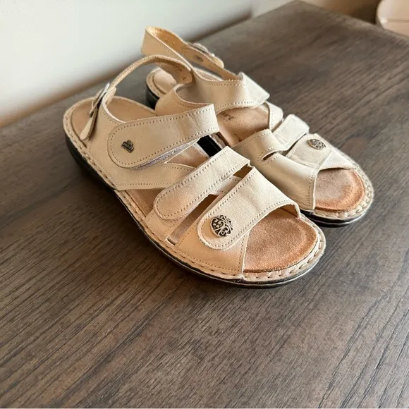 Finn Comfort Cream Leather Sandals w/Adjustable straps Gomera Soft Champagne