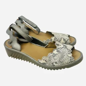 FLY LONDON Lume Snakeskin Leather Wedge Sandal Size 39/8-8.5 Ankle Strap Gray