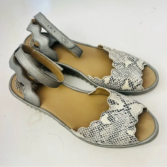 FLY LONDON Lume Snakeskin Leather Wedge Sandal Size 39/8-8.5 Ankle Strap Gray