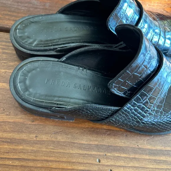 Freda Salvador keen croc embossed mules slip-on Size 7