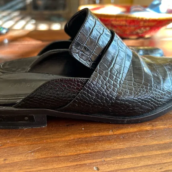 Freda Salvador keen croc embossed mules slip-on Size 7