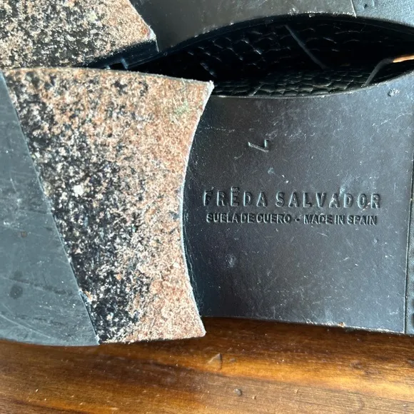 Freda Salvador keen croc embossed mules slip-on Size 7