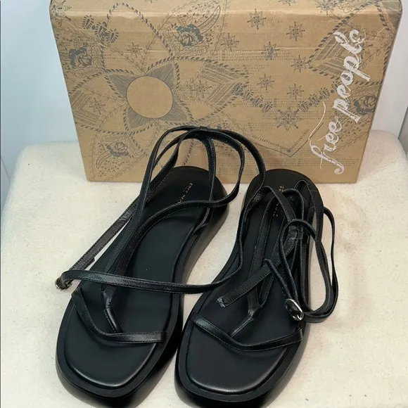 *Free People Winnie Wrap Leather Flatform Sandal (B4)