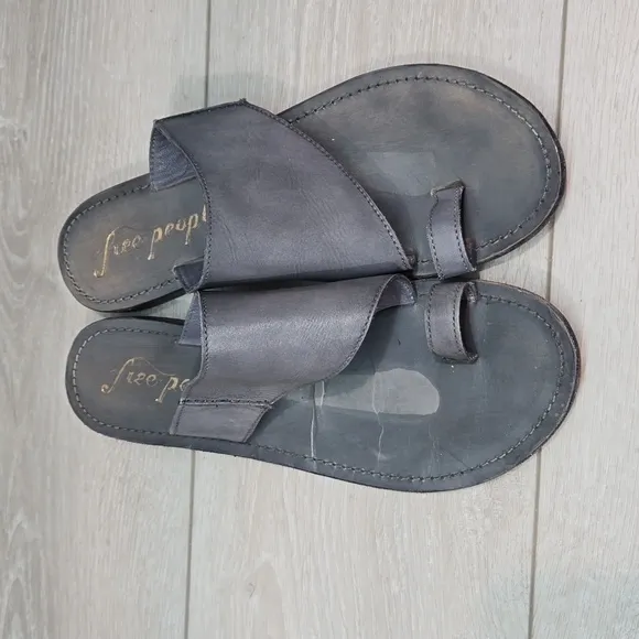 Free People Women Leather Loop Toe flats slide shoes Sandals sz 39.5/9.5