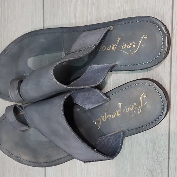 Free People Women Leather Loop Toe flats slide shoes Sandals sz 39.5/9.5