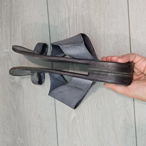 Free People Women Leather Loop Toe flats slide shoes Sandals sz 39.5/9.5