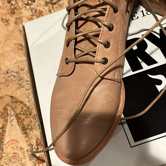 Frye Boots W-s 10 Authentic taupe