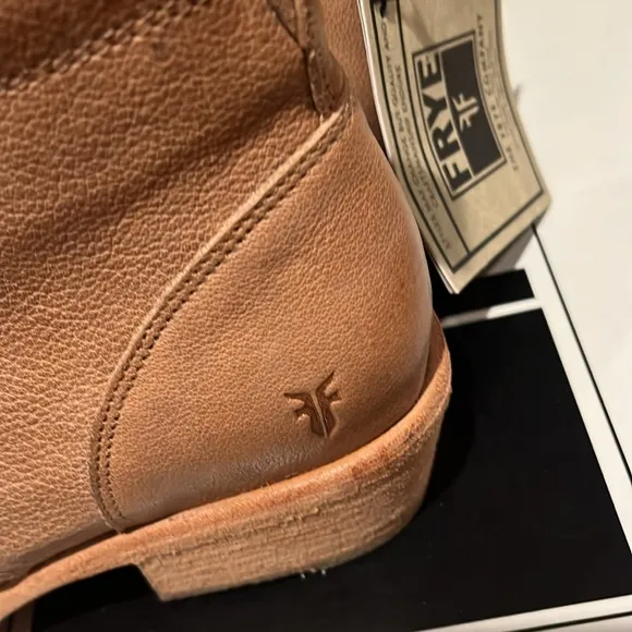 Frye Boots W-s 10 Authentic taupe