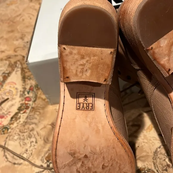 Frye Boots W-s 10 Authentic taupe