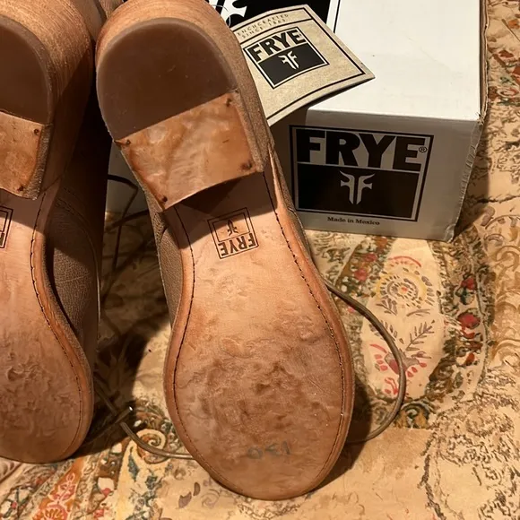 Frye Boots W-s 10 Authentic taupe