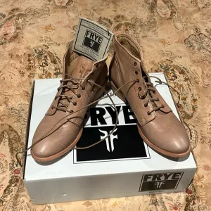 Frye Boots W-s 10 Authentic taupe
